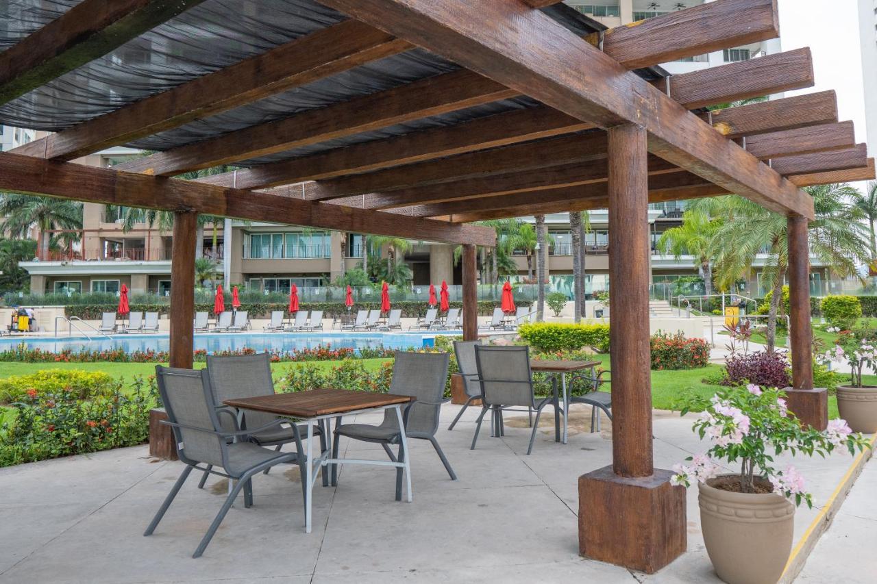 Ocean Front Condo Sleeps 4 Adults-Grand Venetian T3000-1606 ปูแอร์โตบาญาร์ตา ภายนอก รูปภาพ