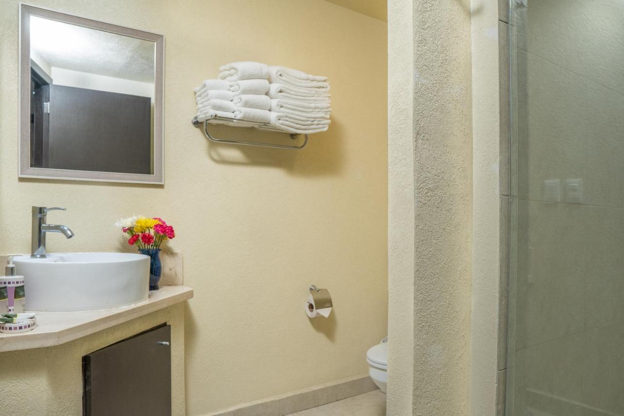 Ocean Front Condo Sleeps 4 Adults-Grand Venetian T3000-1606 ปูแอร์โตบาญาร์ตา ภายนอก รูปภาพ